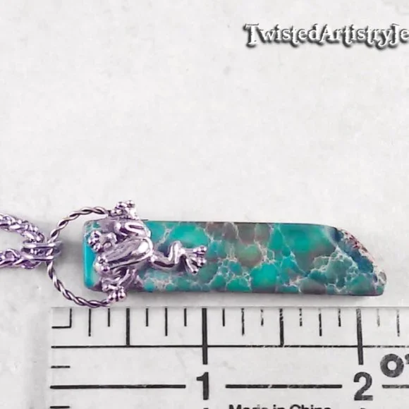 Tree Frog and Teal Green Imperial Jasper Shard Pendant Necklace - Picture 7 of 7